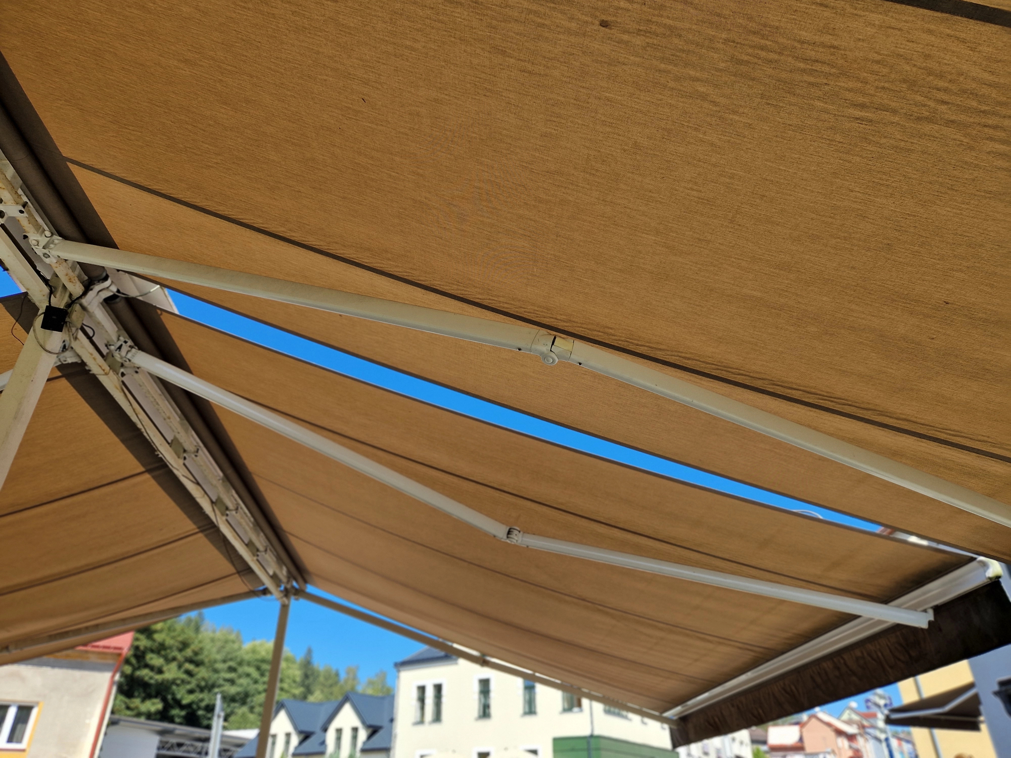 Kasetna tenda: terasa je postala naš najljubši kotiček